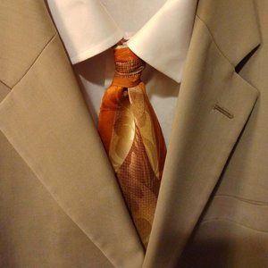 Beautiful Unknown Brand Tie